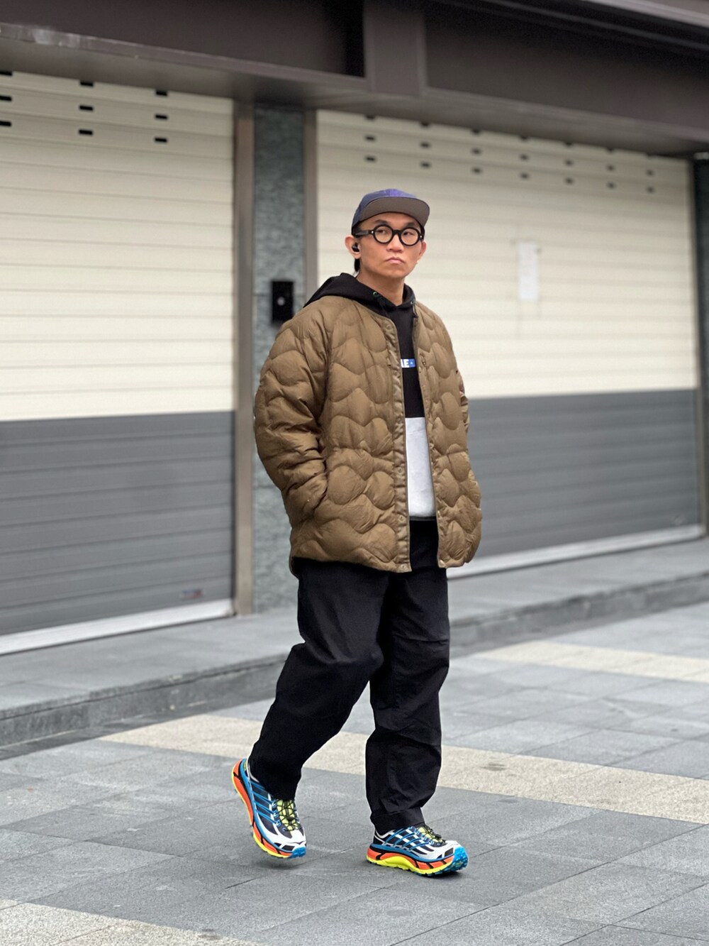 「UNIQLO、White Mountaineering、BEAMS、beams plus、HOKAONEONE、south2west8、ootd、streetstyle、streetfashion、menswear、ストリート、カジュアル」｜「ADER errorのアイテム（パーカー、その他）」を使った、Colorholic manさん（メンズ・172cm）の冬コーディネートの4枚目の写真