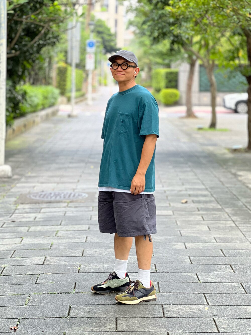 「THE NORTH FACE PURPLE LABEL、Anglan、New Balance、ootd、wiwt、streetstyle、streetfashion、menswear、夏コーデ、シンプルコーデ、夏ファッション、お洒落さんとつながりたい、スニーカーコーデ、アウトドア/アスレジャー、Tシャツコーデ」｜「THE NORTH FACE PURPLE LABELのアイテム（Tシャツ/カットソー、グリーン系）」を使った、Colorholic manさん（メンズ・172cm）の夏コーディネートの4枚目の写真