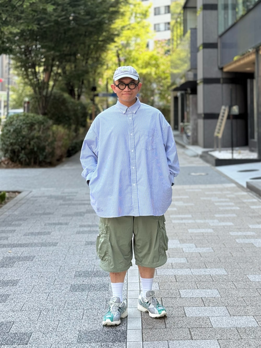 「FreshService、BEAMS、ssz、asics、wiwt、ootd、streetstyle、streetfashion、menswear」｜「BEAMSのアイテム（その他パンツ、グリーン系）」を使った、Colorholic manさん（メンズ・172cm）の秋コーディネートの2枚目の写真