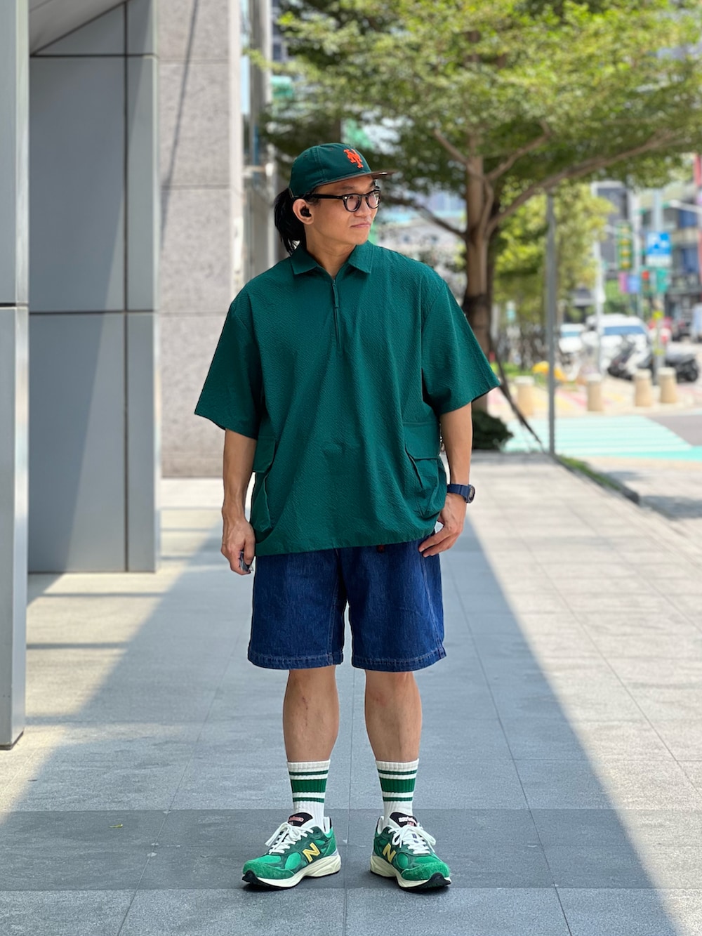 「top basics、GRAMICCI、New Balance、NEW ERA、BEAMS、CITYBOY、ootd、streetstyle、streetfashion、menswear、ストリート、スニーカーコーデ、ストリートコーデ、夏セールで買いました」｜「top basicsのアイテム（アンサンブル、グリーン系）」を使った、Colorholic manさん（メンズ・172cm）の夏コーディネートの4枚目の写真