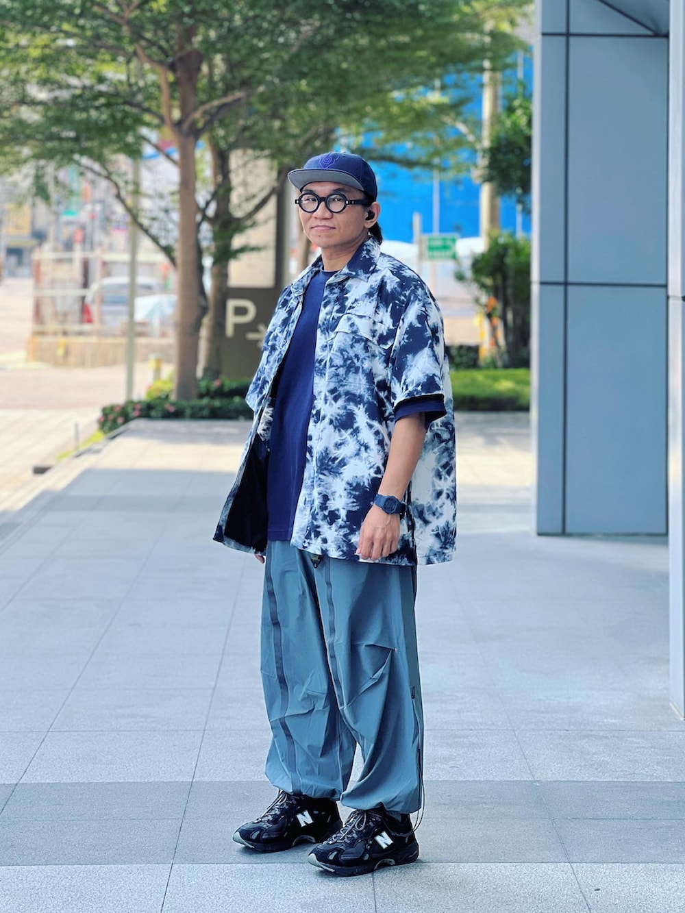 「THE NORTH FACE、GOOPiMADE、New Balance、thisisneverthat、south2west8、ootd、streetstyle、streetfashion、menswear、ストリート、スニーカーコーデ」｜「South2 West8のアイテム（キャップ、ブルー系）」を使った、Colorholic manさん（メンズ・172cm）の秋コーディネートの3枚目の写真