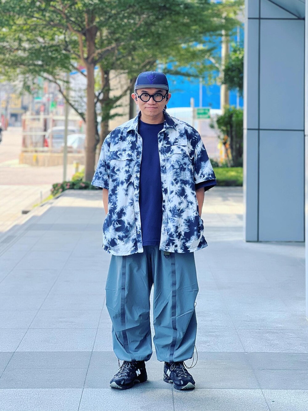 「THE NORTH FACE、GOOPiMADE、New Balance、thisisneverthat、south2west8、ootd、streetstyle、streetfashion、menswear、ストリート、スニーカーコーデ」｜「South2 West8のアイテム（キャップ、ブルー系）」を使った、Colorholic manさん（メンズ・172cm）の秋コーディネートの2枚目の写真
