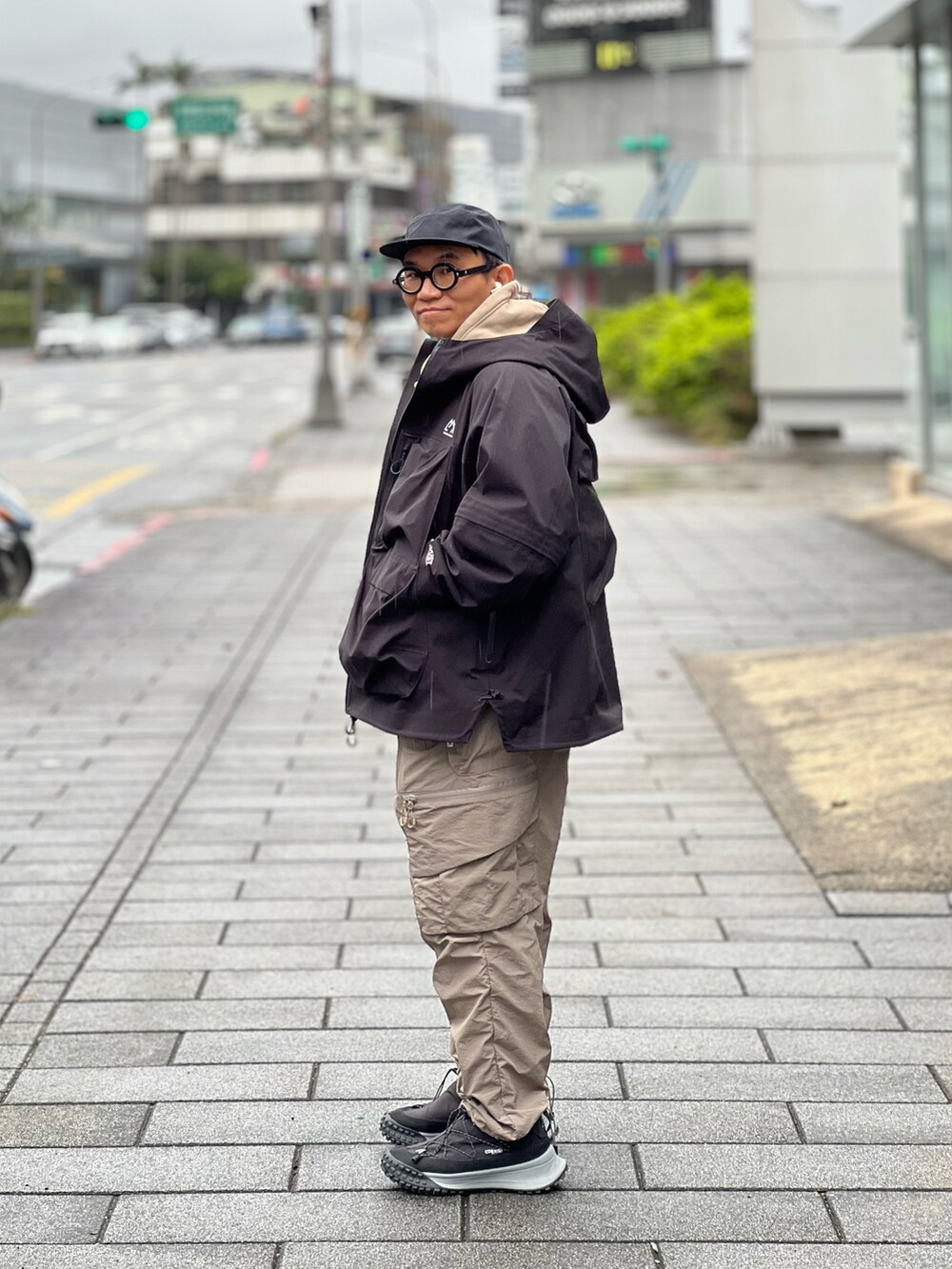 「CMF Outdoor Garment、COMFY OUTDOOR GARMENT

、NIKE、nike acg、UNIQLO、UNIQLO U、ootd、wiwt、streetstyle、streetfashion、menswear、冬アウター、スニーカーコーデ、スニーカー、アウトドアスタイル」｜「UNIQLOのアイテム（キャップ、ブラック系）」を使った、Colorholic manさん（メンズ・172cm）の冬コーディネートの3枚目の写真