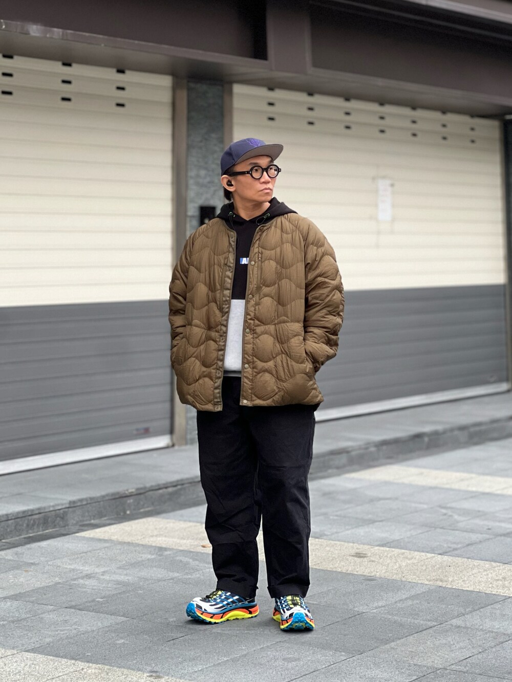 「UNIQLO、White Mountaineering、BEAMS、beams plus、HOKAONEONE、south2west8、ootd、streetstyle、streetfashion、menswear、ストリート、カジュアル」｜「ADER errorのアイテム（パーカー、その他）」を使った、Colorholic manさん（メンズ・172cm）の冬コーディネートの2枚目の写真