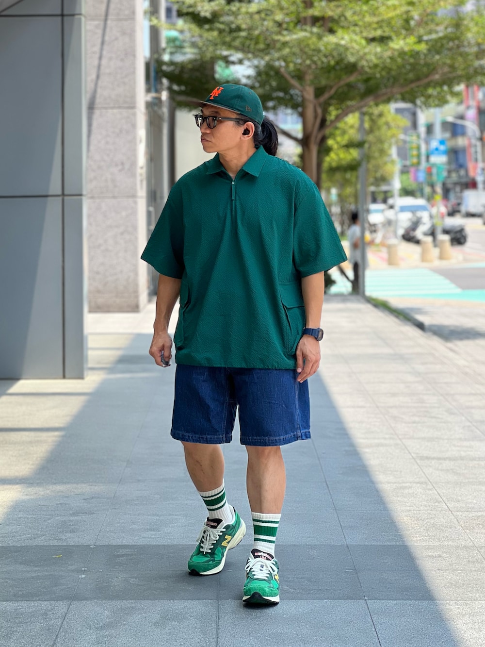 「top basics、GRAMICCI、New Balance、NEW ERA、BEAMS、CITYBOY、ootd、streetstyle、streetfashion、menswear、ストリート、スニーカーコーデ、ストリートコーデ、夏セールで買いました」｜「top basicsのアイテム（アンサンブル、グリーン系）」を使った、Colorholic manさん（メンズ・172cm）の夏コーディネートの2枚目の写真