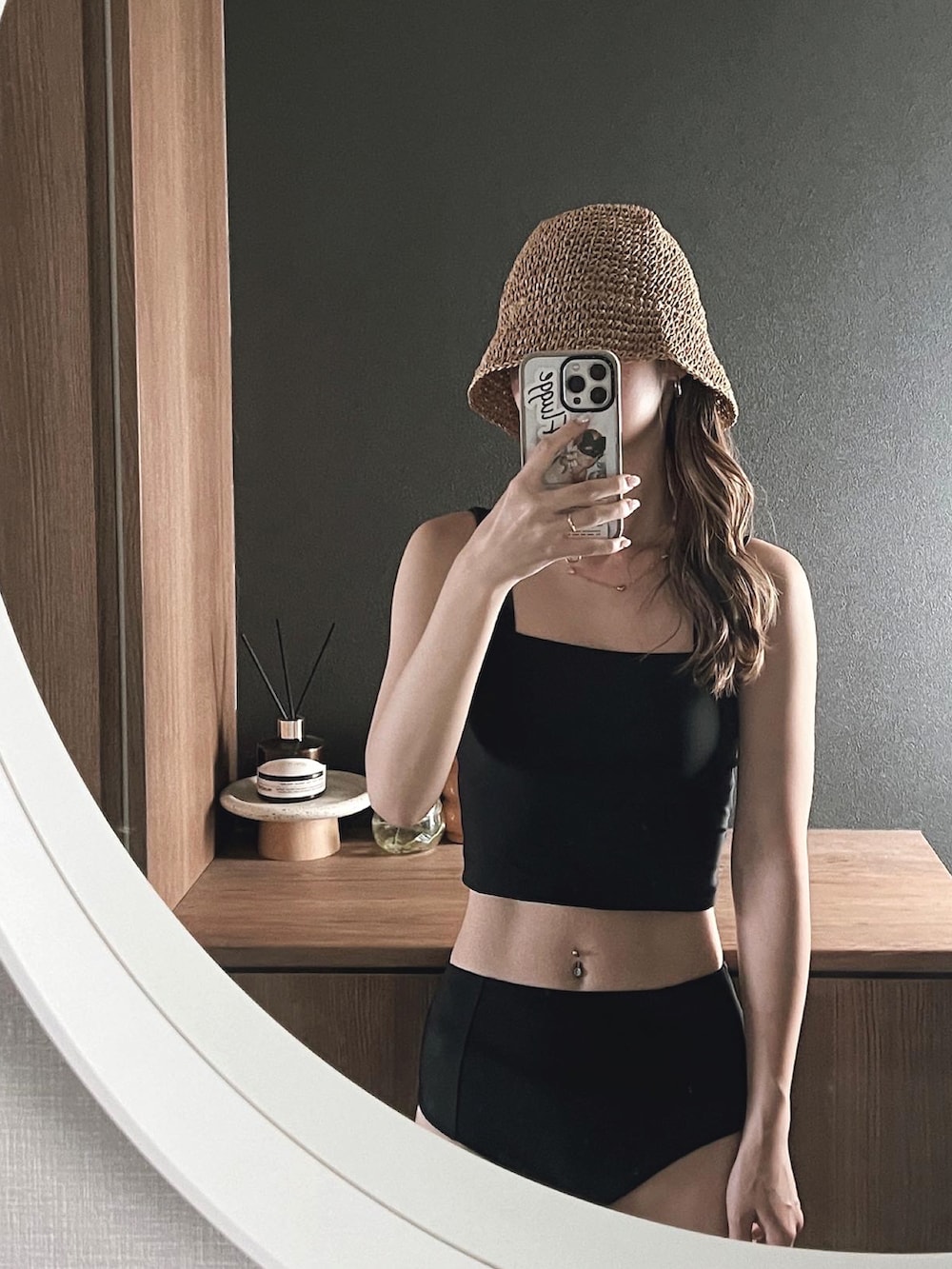 「このスタイルがお気に入り、TeddyShop、DAYCLOSET、水着、バケットハット、クロシェ、ハーフパンツ、海、海コーデ、クロシェハット」｜「SallyLunnのサマーバケットハット（ハット、ベージュ系）」を使った、Nanamiさん（レディース・156cm）の夏コーディネートの2枚目の写真