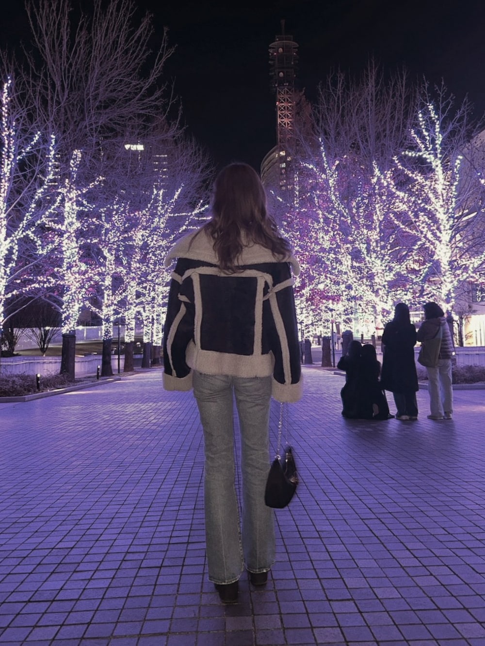 「休日スタイル、韓国ファッション、きれいめカジュアル、フレアパンツ、冬コーデ、ムートンコート、ムートンジャケット、デニム、PRADA、ブーツ、私の推しブランド、今日のコーデ、大人カジュアル、シンプルコーデ」｜「EMODAのショートフェイクムートンブルゾン（ムートンコート、その他）」を使った、Nanamiさん（レディース・156cm）の冬コーディネートの3枚目の写真