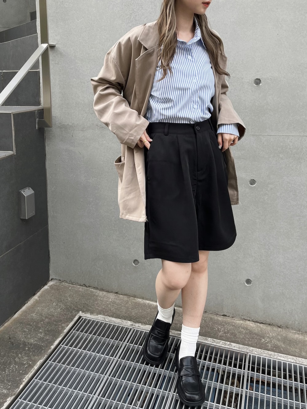 「お出かけコーデ日記、flugge、プチプラ、休日スタイル、初夏コーデ、ストライプ、ジャケット、ハーフパンツ、ローファー、キャップ、シャツスタイル、ショートパンツ、春夏コーデ」｜「NEW ERAのWEGO/【WEB限定】NEW ERA 9TWENTY（キャップ、ブルー系）」を使った、Nanamiさん（レディース・156cm）の春コーディネートの2枚目の写真