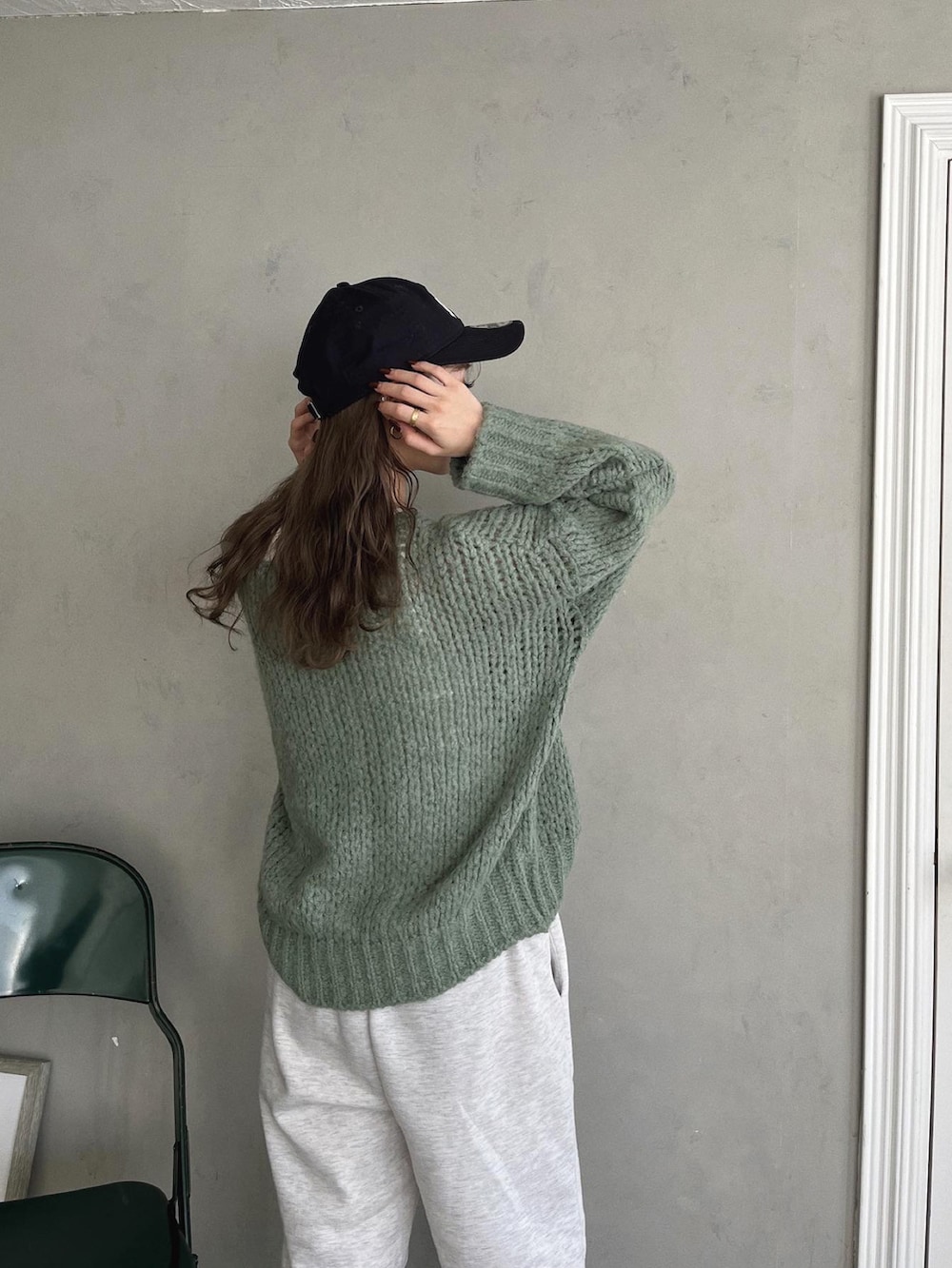 「休日スタイル、おでかけコーデ、パステル映える春、flugge、キャップ、New Balance、NEW ERA、プチプラ、グリーン、春服みてみて、春コーデ、スウェット、ボリューム袖、メッシュ」｜「NEW ERAのWEGO/【WEB限定】NEW ERA 9TWENTY（キャップ、ブルー系）」を使った、Nanamiさん（レディース・156cm）の春コーディネートの4枚目の写真