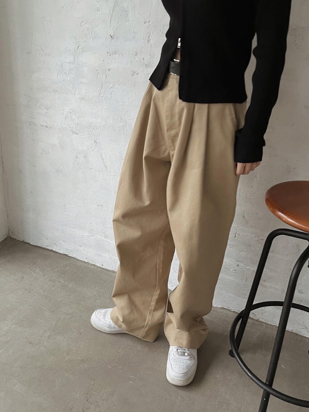 「シンプルコーデ、ビーニー、ニット帽、チノパン、エアフォースワン、NIKE、白スニーカー、スニーカー、クリスマスに着たい服、マイベストコーデ2022、休日スタイル、韓国ファッション、ニット、flugge」｜「LAGUA GEMのSHAGGY KNIT BEANIE（ニットキャップ/ビーニー、ホワイト系）」を使った、Nanamiさん（レディース・156cm）の冬コーディネートの3枚目の写真