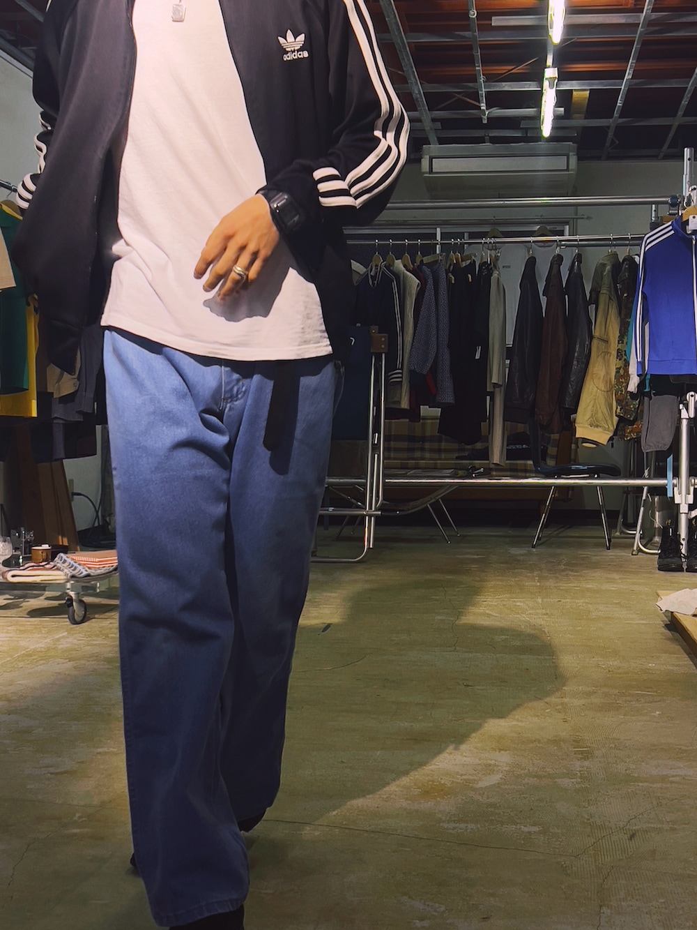 「adidas、ジャージ、トラックジャケット、デニム、サックスブルー、相互フォロー、Wrangler」｜「adidasのアイテム（ジャージ、ブラック系）」を使った、-age.-さん（メンズ・166cm）の夏コーディネートの5枚目の写真