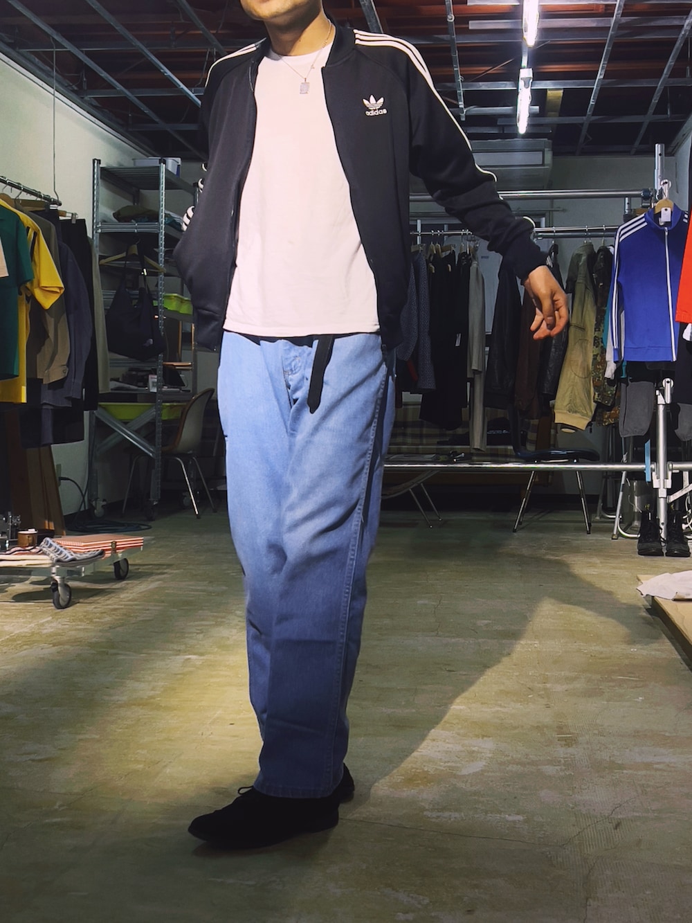 「adidas、ジャージ、トラックジャケット、デニム、サックスブルー、相互フォロー、Wrangler」｜「adidasのアイテム（ジャージ、ブラック系）」を使った、-age.-さん（メンズ・166cm）の夏コーディネートの2枚目の写真