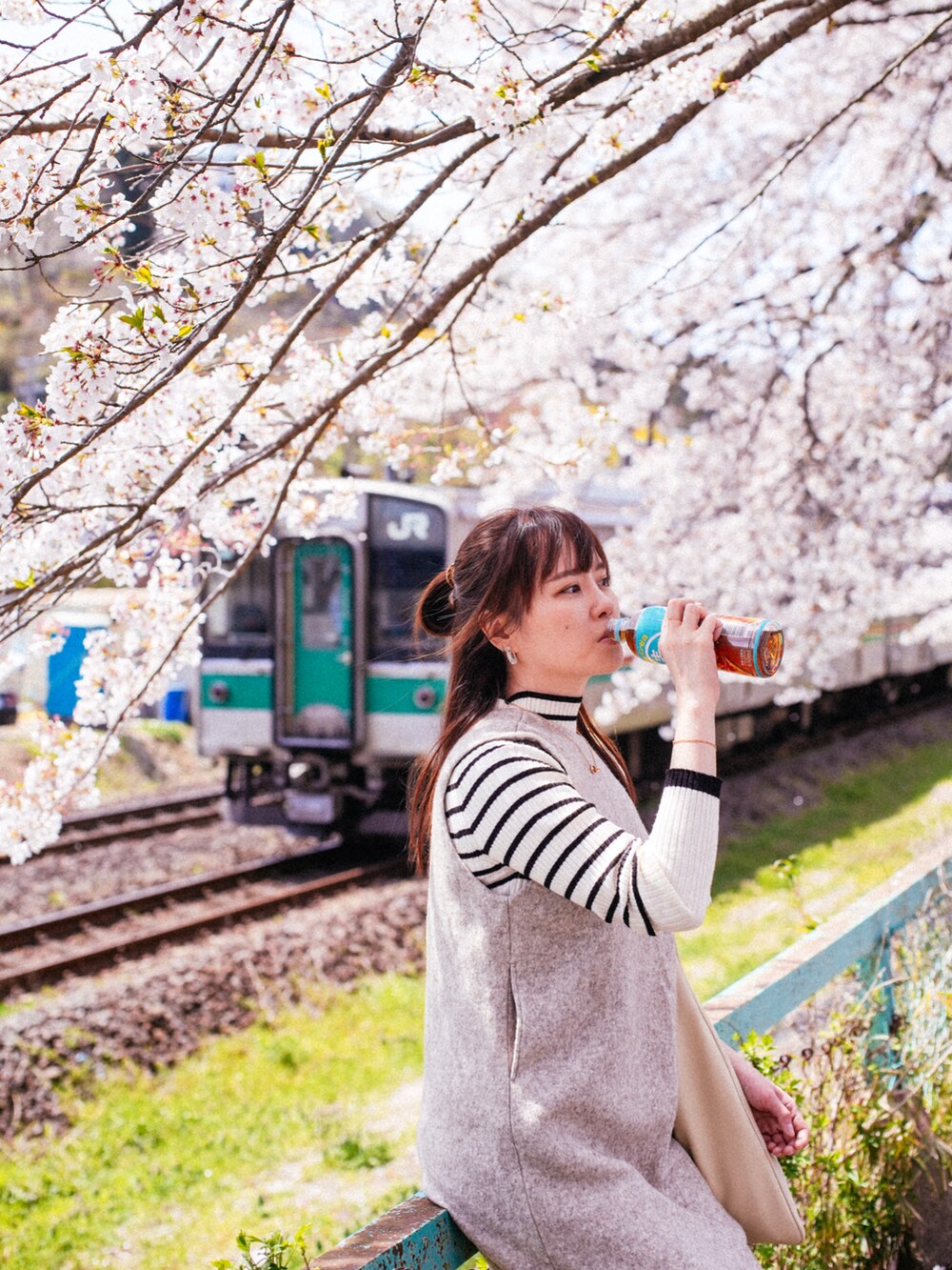 「TODAYFULのアイテム（ショルダーバッグ、ホワイト系）」を使った、Jasmineさん（レディース・160cm）の夏コーディネートの2枚目の写真