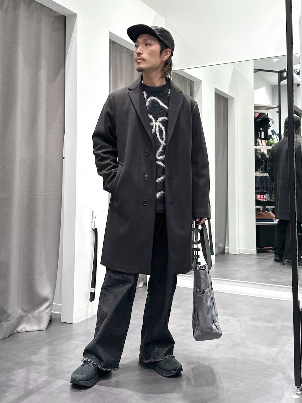 「差し色コーデ、リラックス、ゆったり、ラフ、カジュアル、LAKOLE」｜「LAKOLEの【New Balance/ニューバランス】FuelCell Propel v5 / 103688（スニーカー、ブラック系）」を使った、Yusukeさん（メンズ・173cm）の冬コーディネートの2枚目の写真