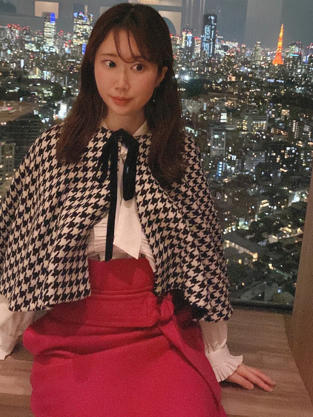 「barbie、ピンク、ショッピング、恵比寿、秋、今日のコーデ、大人コーデ、ラクチンコーデ、千鳥格子、スカート、大人カジュアル、お出かけコーデ、WEARハロウィン2022、ハロウィン、ハロウィンパーティー」｜「jiltuのアイテム（トップス、ブラック系）」を使った、nanaさん（レディース・155cm）の秋コーディネートの2枚目の写真