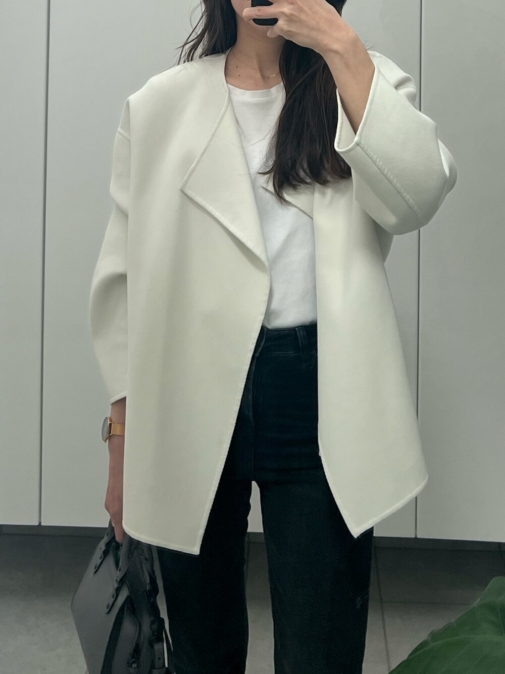 「きれいめカジュアル、春夏コーデ、ラクチンコーデ、シンプルコーデ、シンプル、オトナカジュアル、ママコーデ、ママファッション」｜「STUNNING LUREのスプリングリバーミドルコート（ノーカラーコート、ホワイト系）」を使った、saさん（レディース・155cm）の春コーディネートの2枚目の写真