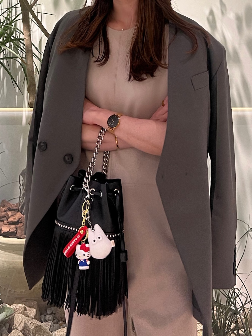 「最近のいい感じコーデ、キレイめカジュアル、楽チンコーデ、大人女子、オトナ女子、きれいめコーデ、シンフルコーデ、きれいめカジュアル、ママコーデ、ママファッション」｜「STUNNING LUREのバックVオールインワン（つなぎ/オールインワン、ベージュ系）」を使った、saさん（レディース・155cm）の春コーディネートの3枚目の写真