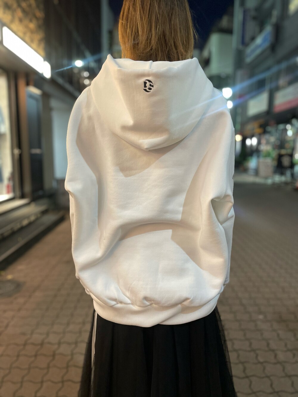 「ROYAL FLASH、エッセンシャル、double standard clothing、essential、スポーティ、パーカー」｜「ESSENTIALのグラフィックロゴ裏起毛プルオーバー（パーカー、ホワイト系）」を使った、kazuyoさん（レディース・165cm）の冬コーディネートの4枚目の写真