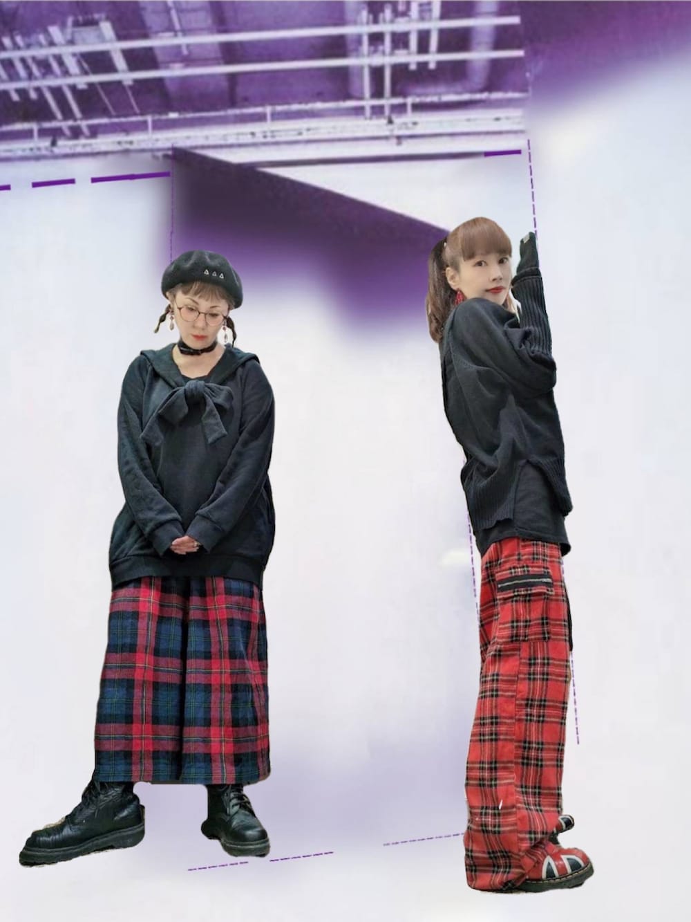 ブラック系のスウェット、レッド系のその他パンツ、ブラック系のブーツを着用したレディースの冬コーディネートの2枚目の写真