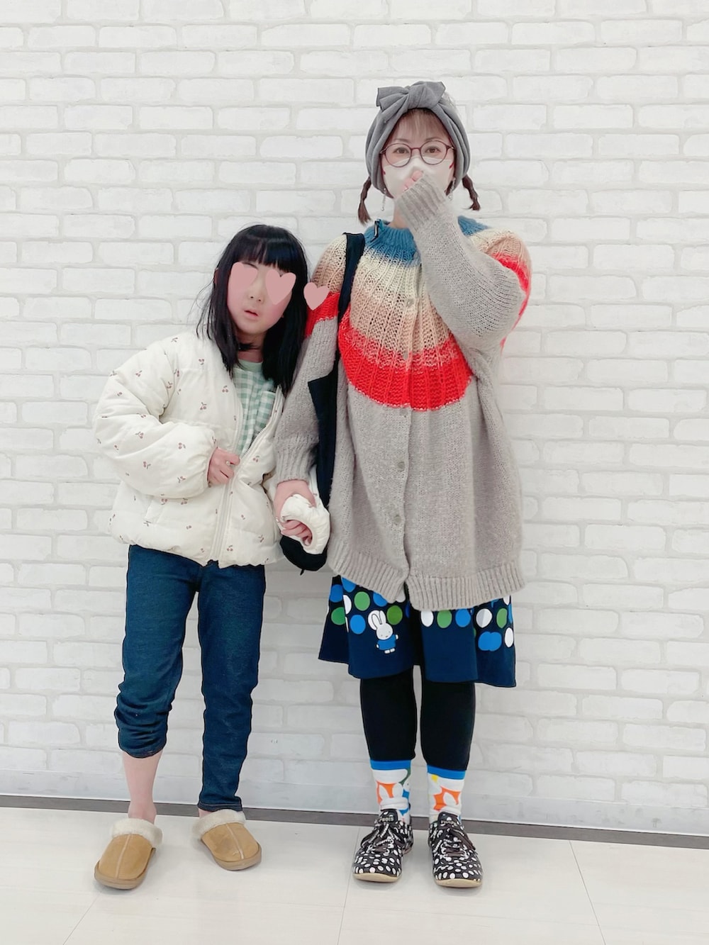 その他のブルゾン、ブラック系のワンピース/ドレス、ブラック系のトートバッグを着用したレディースの冬コーディネートの2枚目の写真