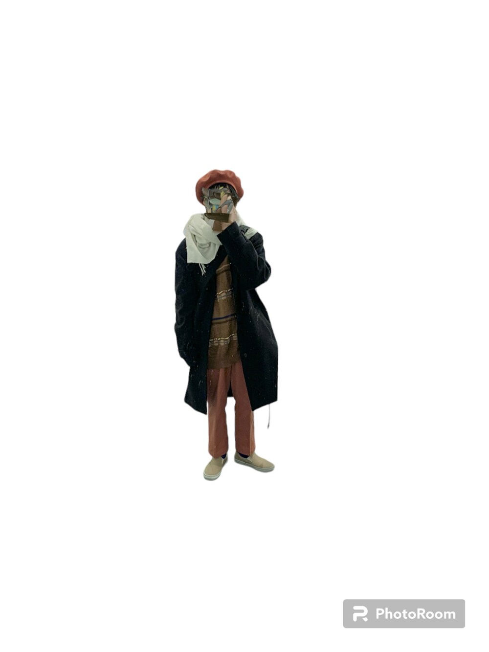 ブラウン系のニット/セーター、ブラウン系のパンツ、ベージュ系のスリッポンを着用したレディースの冬コーディネートの3枚目の写真