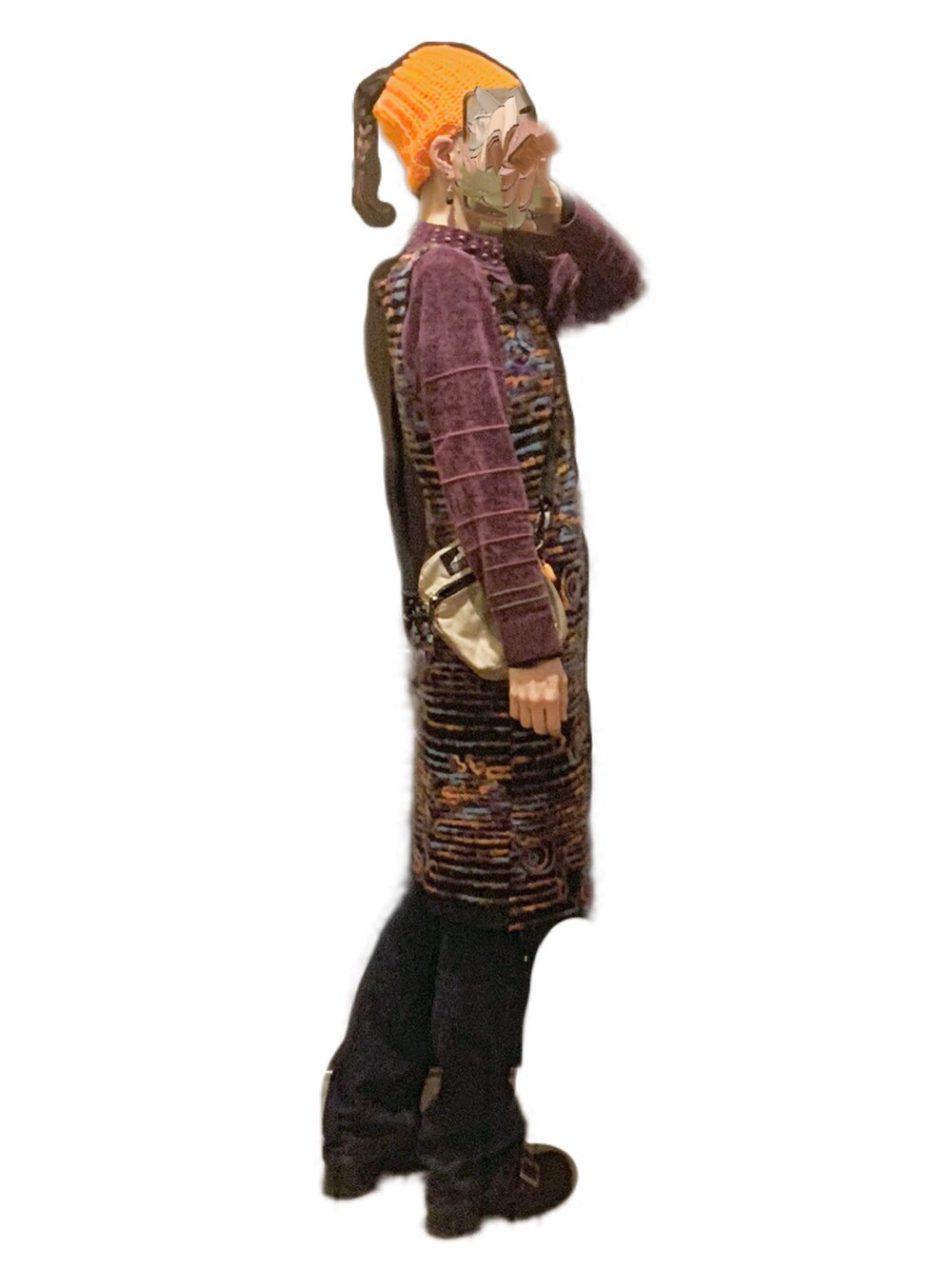 ブラウン系のローファー、ブルー系のデニムパンツ、その他のワンピース/ドレスを着用したレディースの冬コーディネートの3枚目の写真