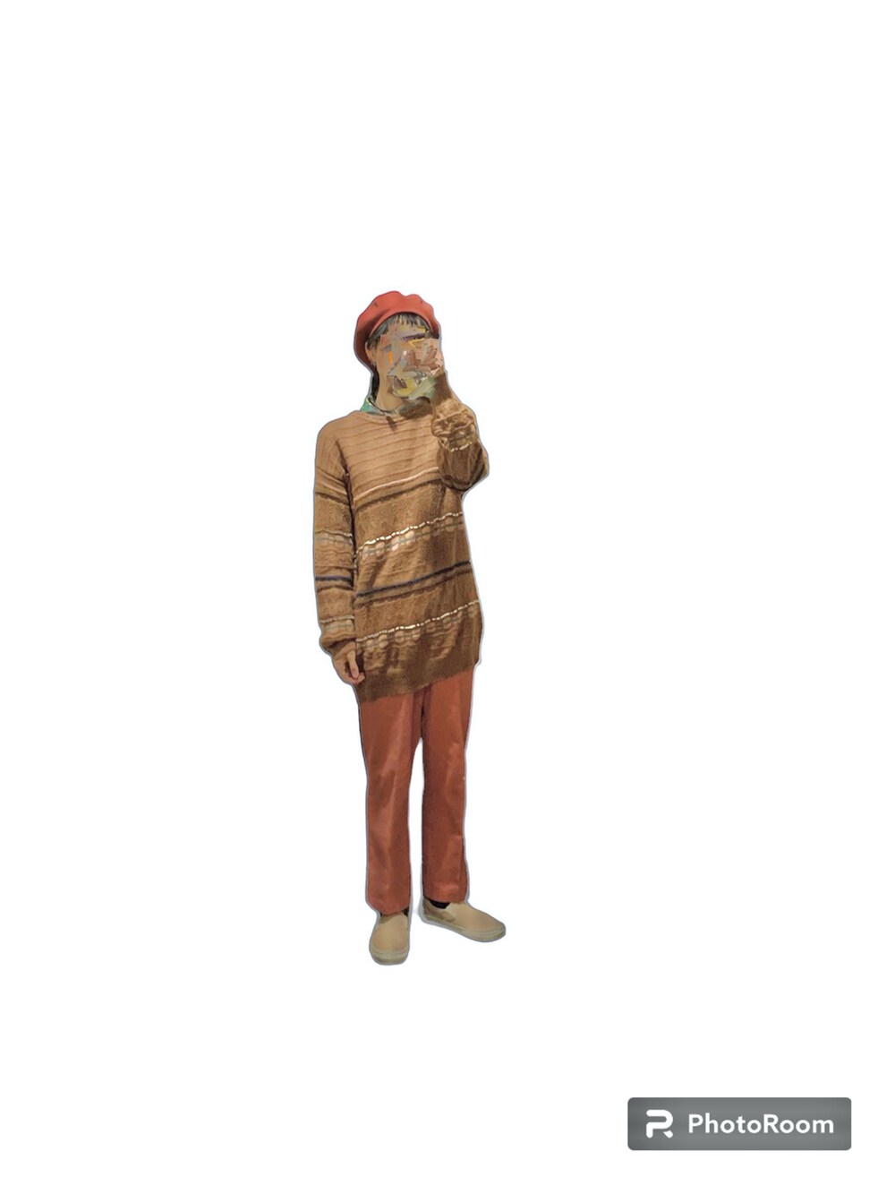 ブラウン系のニット/セーター、ブラウン系のパンツ、ベージュ系のスリッポンを着用したレディースの冬コーディネートの2枚目の写真