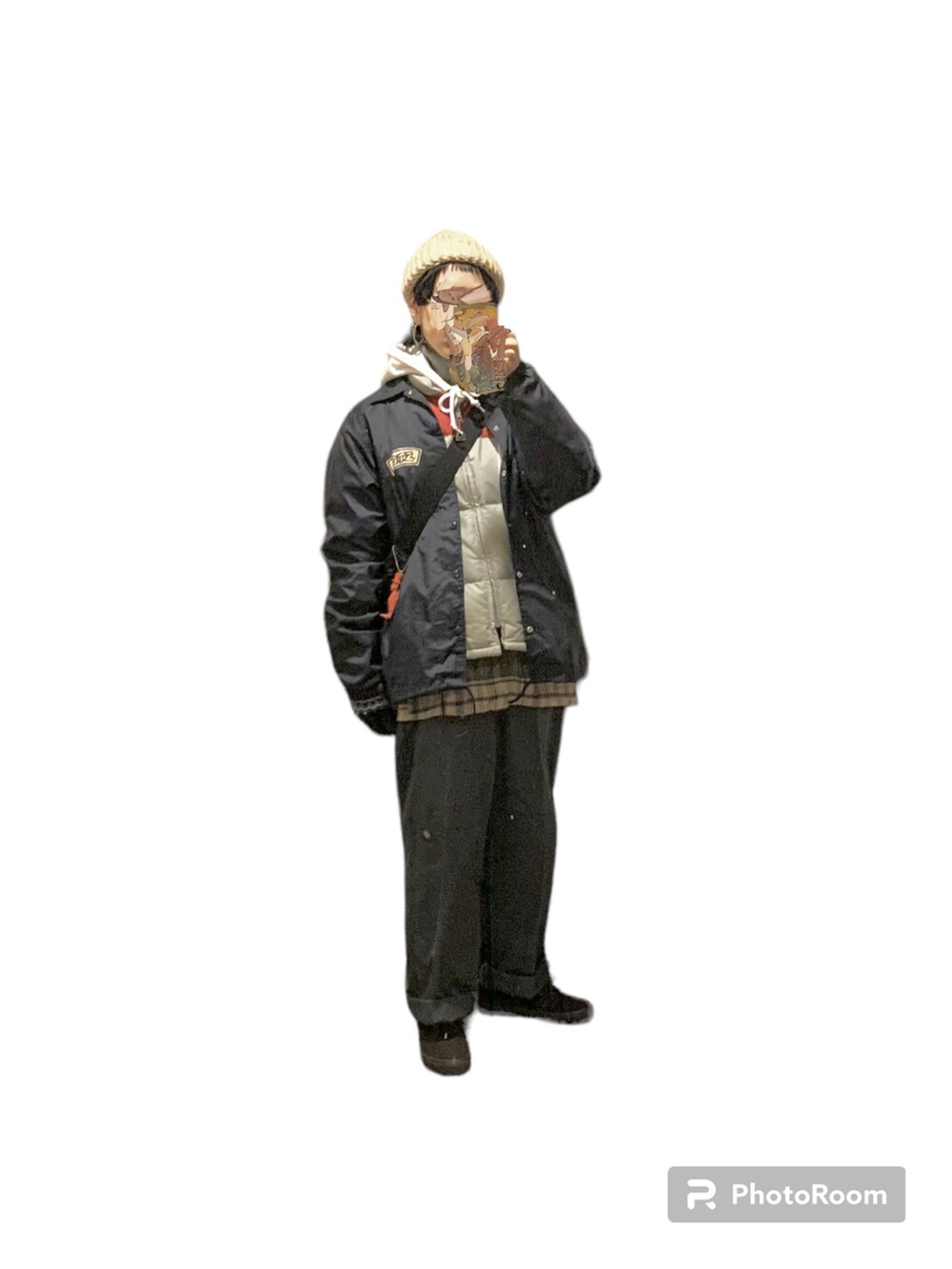 その他のシャツ/ブラウス、その他のダウンベスト、グレー系のチノパンツを着用したレディースの冬コーディネートの2枚目の写真