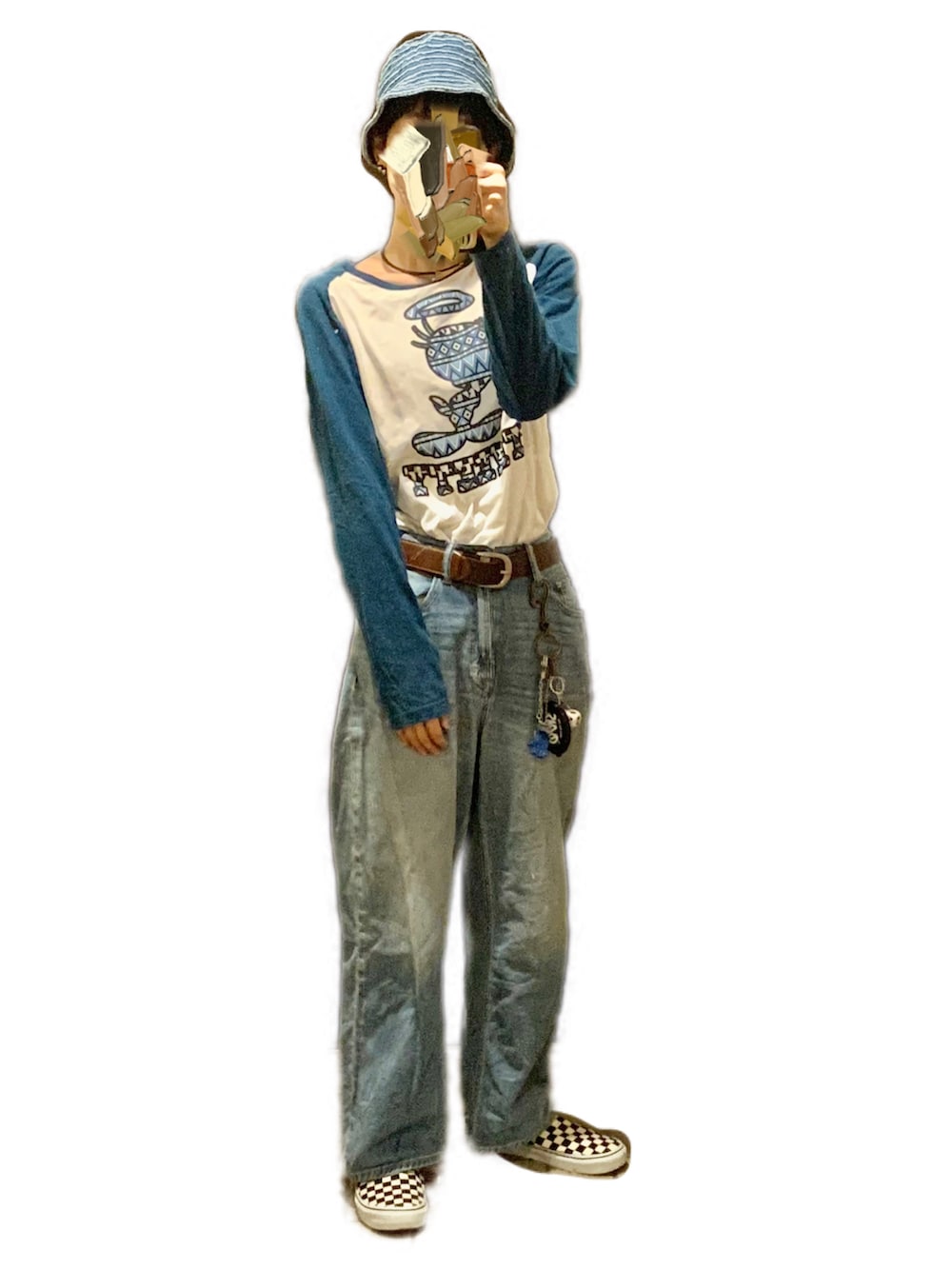 その他のスリッポン、ブルー系のデニムパンツ、その他のベストを着用したレディースの秋コーディネートの2枚目の写真