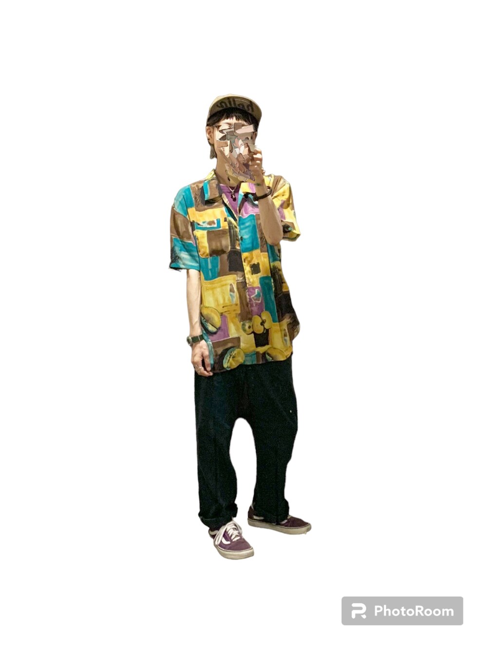 グリーン系のチノパンツ、パープル系のTシャツ/カットソー、その他のシャツ/ブラウスを着用したレディースの秋コーディネートの2枚目の写真