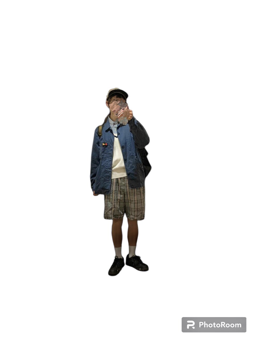 その他のシャツ/ブラウス、その他のその他パンツ、ブラック系のスニーカーを着用したレディースの春コーディネートの3枚目の写真