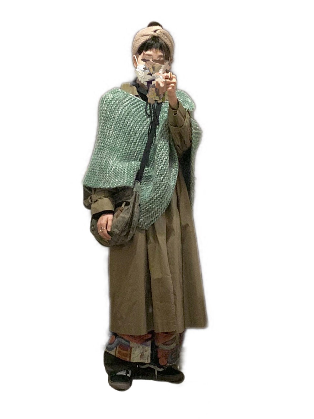 「古着MIX、古着コーデ、ポンチョ、個性派、パンツonパンツ」｜「VINTAGEのアイテム（ポンチョ、グリーン系）」を使った、てれれさん（レディース・162cm）の冬コーディネートの2枚目の写真