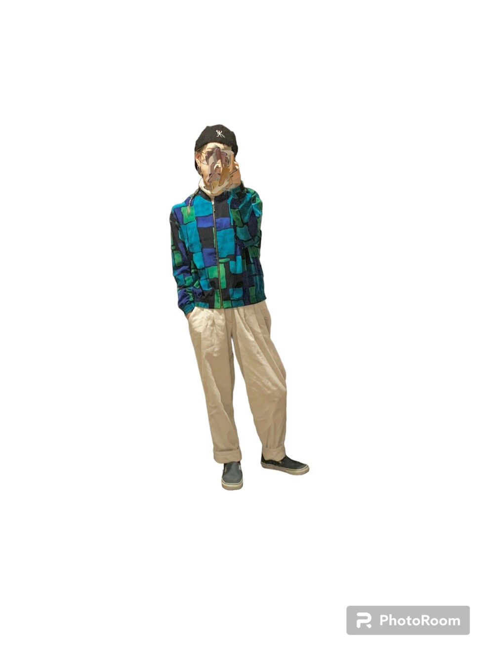 ブルー系のジャケット/アウター、ブラック系のピーコート、ホワイト系のパンツを着用したレディースの春コーディネートの2枚目の写真