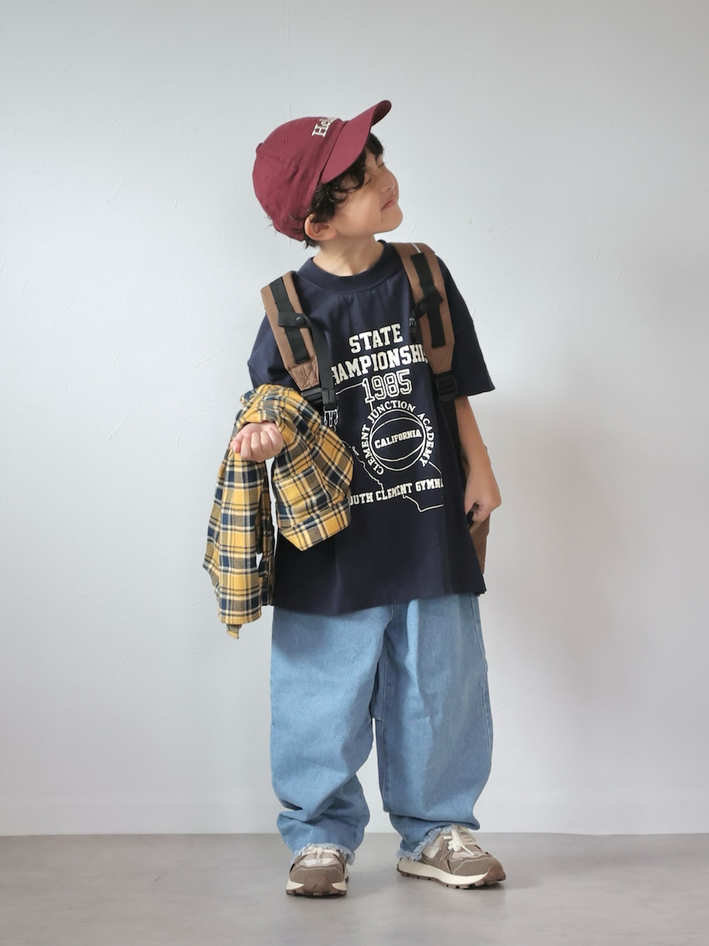 「シャツスタイル、秋服準備はじめました、UNIQLO、デニム、キャップ、リュック、スニーカー、カジュアルコーデ、お出かけコーデ」|「green label relaxingのGLR HELLO キャップ / 帽子 / キッズ(キャップ、レッド系)」を使った、ORITSUさん(キッズ・110cm)の秋コーディネートの5枚目の写真
