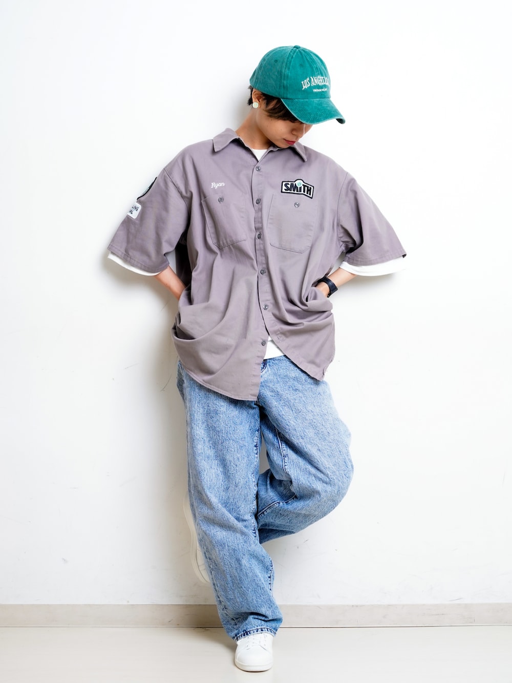 「古着MIX、ワークシャツ、ワークスタイル、メンズライク、古着、グレー」｜「GUのアイテム（デニムパンツ、ブルー系）」を使った、若 さん（レディース・160cm）の秋コーディネートの3枚目の写真