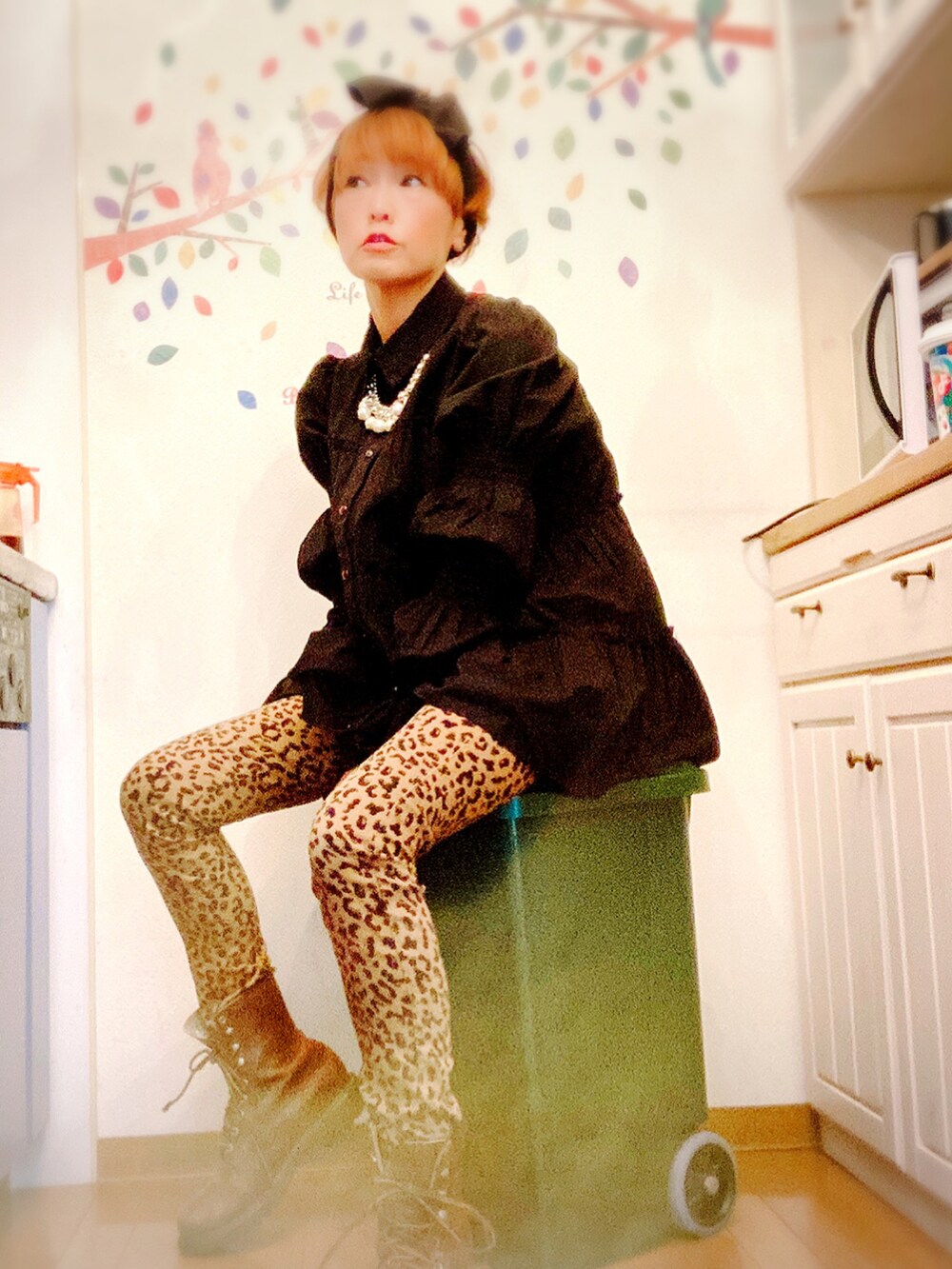 「ジュエティ、リボンターバン、豹柄、レッドウィング、好きな服を着隊、我が道をゆく隊、ジェンダーレス部、WEAR昭和部」｜「jouetieの長袖シャツ（シャツ/ブラウス、ブラック系）」を使った、ずんちゃ🌞さん（レディース・163cm）の冬コーディネートの2枚目の写真
