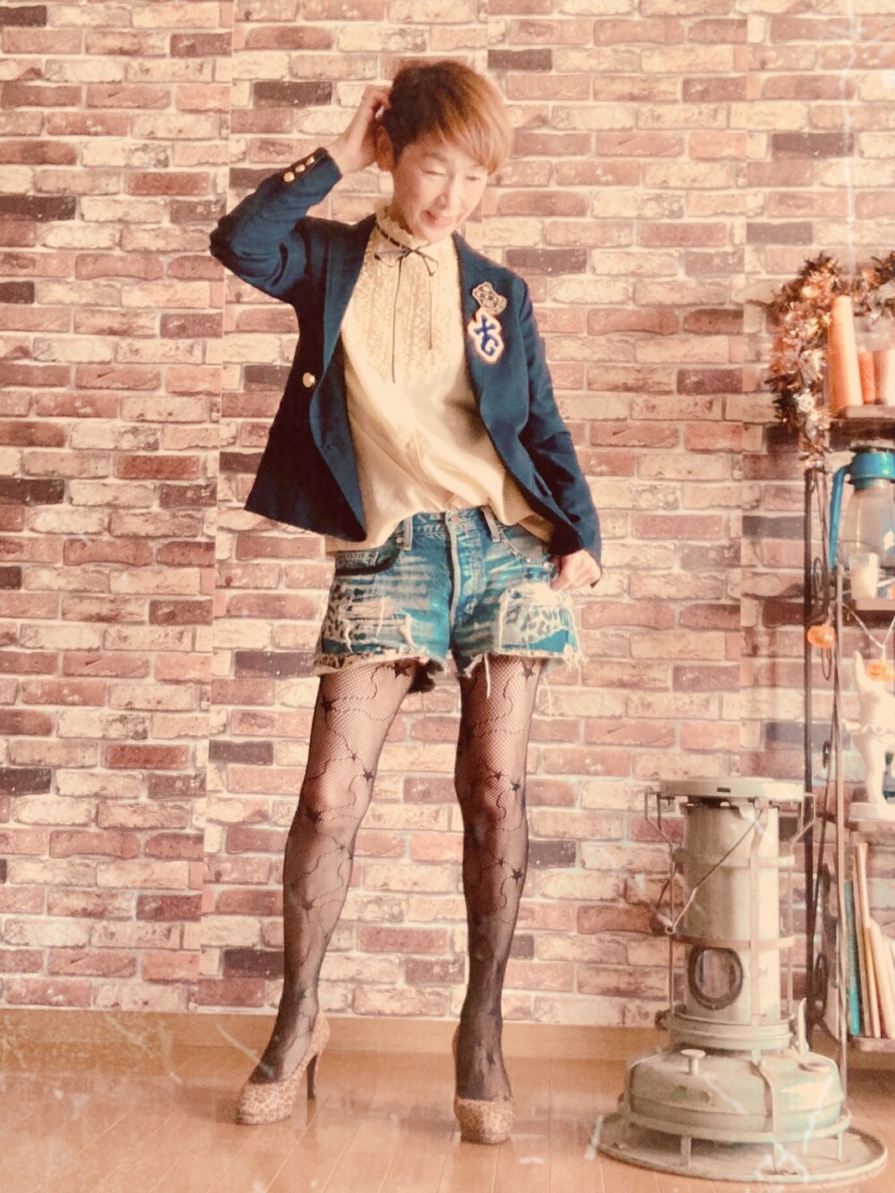 「ネクタイフェス2022、古着、RNA、編みタイツ、豹柄、パンプス、x-girl、好きな服を着隊、我が道をゆく隊、ジェンダーレス部、WEAR昭和部」｜「古着屋キャバレーのアイテム（シャツ/ブラウス、ベージュ系）」を使った、ずんちゃ🌞さん（レディース・163cm）の秋コーディネートの3枚目の写真