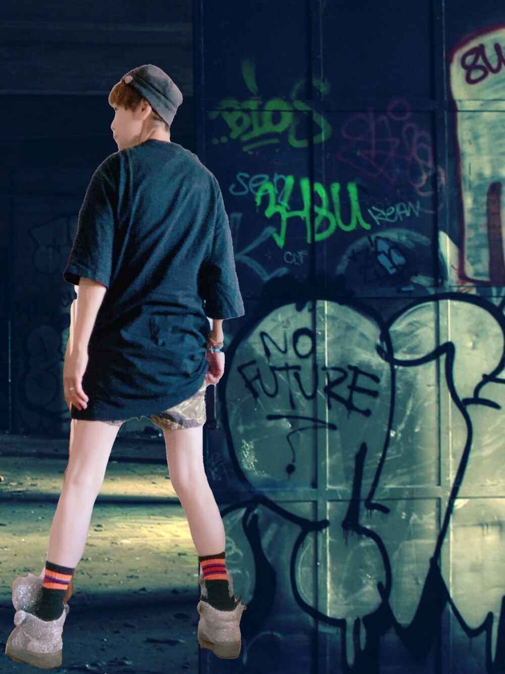 ブラック系のTシャツ/カットソー、その他のその他パンツ、シルバー系のスニーカーを着用したレディースの春コーディネートの3枚目の写真