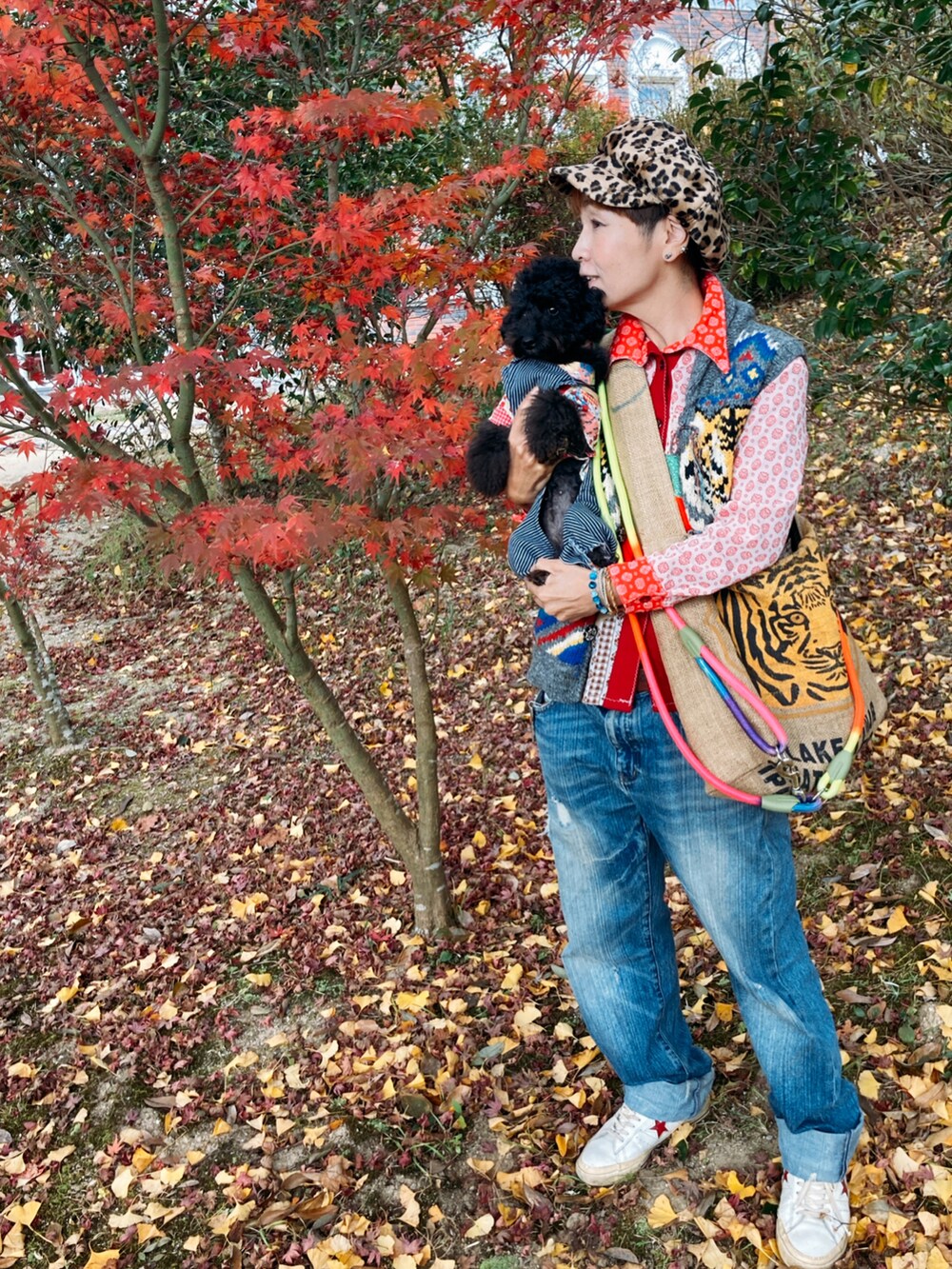 「お出かけコーデ、愛犬と一緒、好きな服を着隊、キノア、猛獣コーデ、古着MIX、我が道をゆく隊、ジェンダーレス部、WEAR昭和部」｜「グランピングあくびさん❤️のアイテム（ペットグッズ、ブラック系）」を使った、ずんちゃ🌞さん（レディース・163cm）の秋コーディネートの4枚目の写真