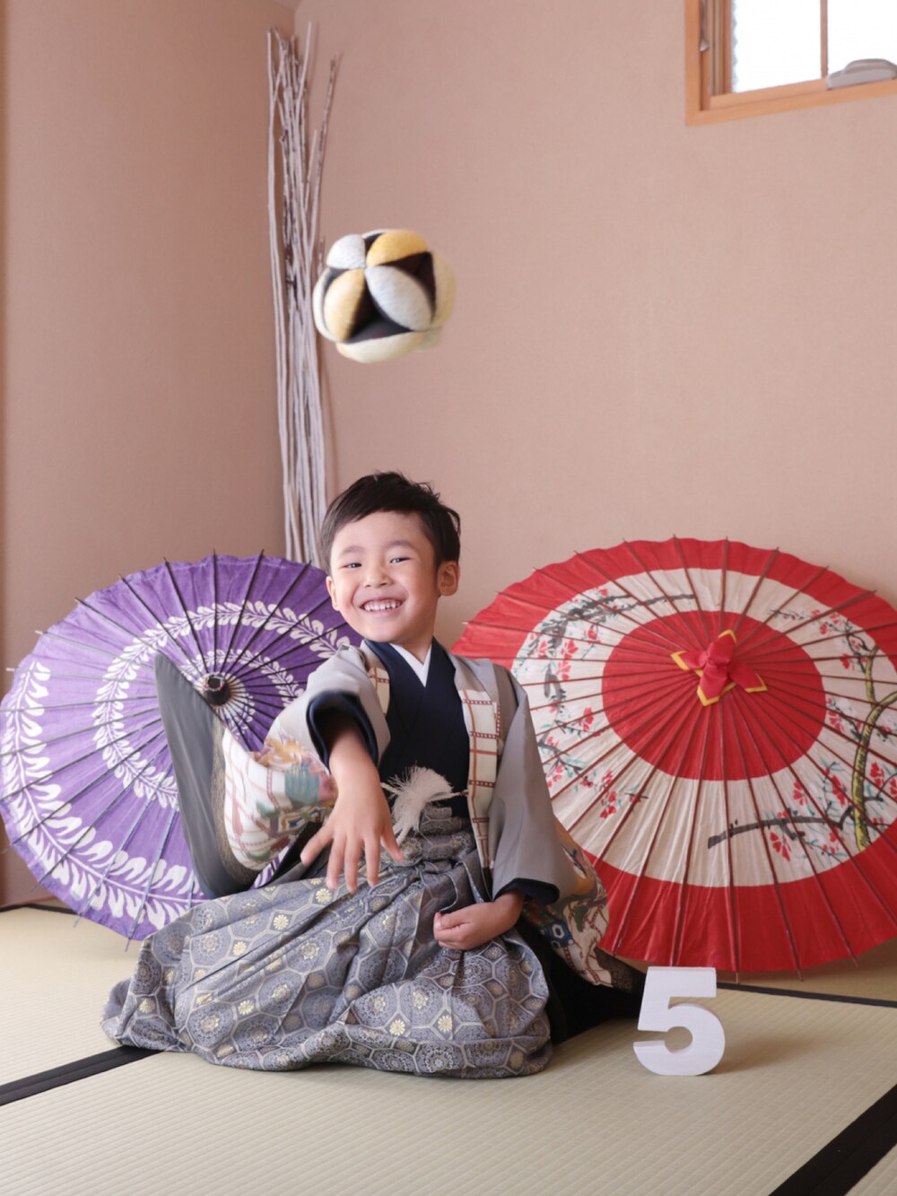 「七五三、袴、5歳、お誕生日」｜「袴のアイテム（着物、ブラック系）」を使った、Ren☆さん（キッズ・110cm）の秋コーディネートの4枚目の写真
