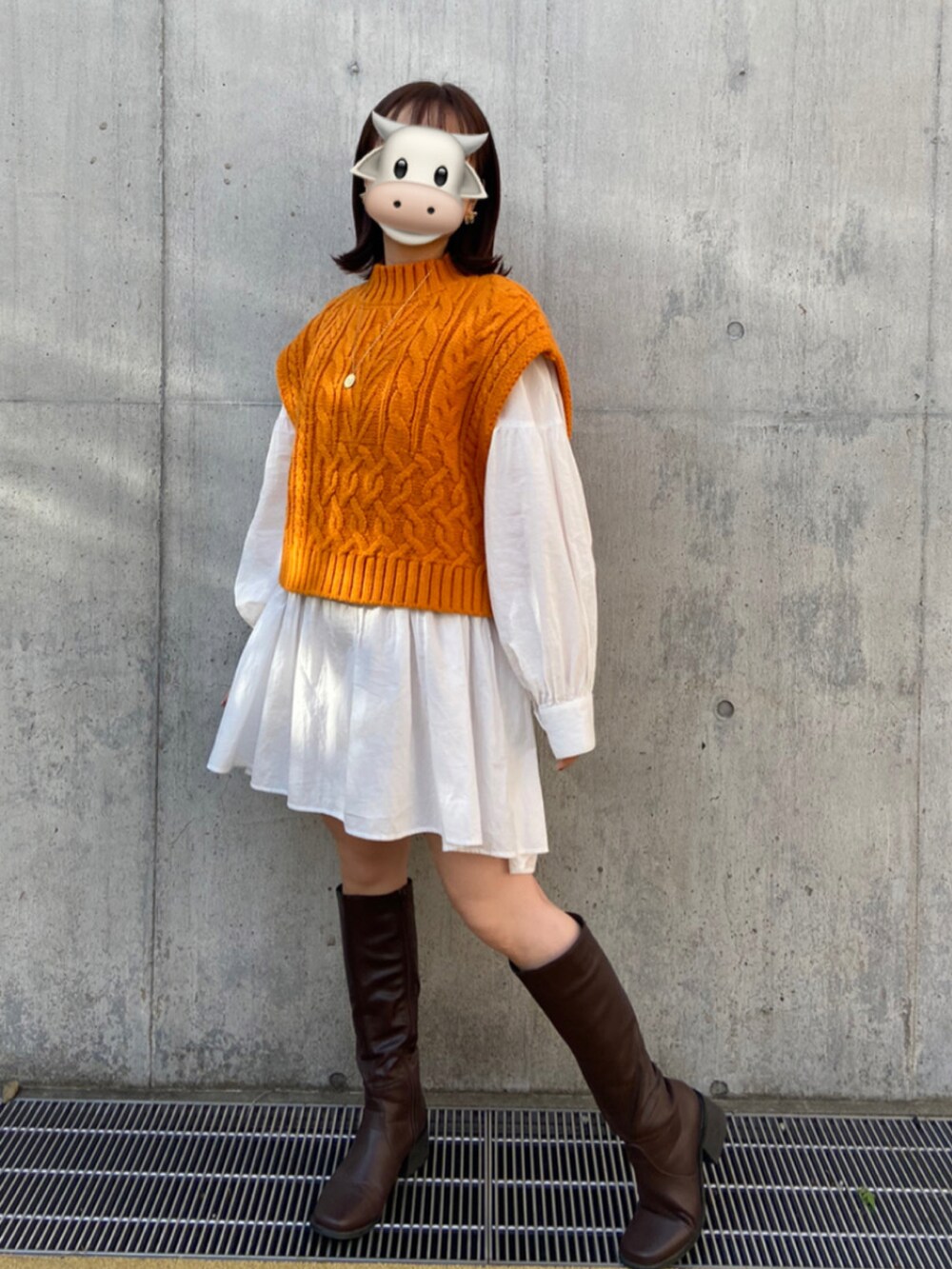 「ケーブルニット、レイヤードスタイル、カラーニット、ロングブーツ、オレンジ、チュニック、ニットベスト、低身長、150cm、通学コーデ、秋コーデ、おしゃれさんと繋がりたい、ボリューム袖、骨格ウェーブ、ティアード」｜「LOWRYS FARMのハイネックケーブルベスト　236928（ベスト、オレンジ系）」を使った、MICHIEさん（レディース・150cm）の秋コーディネートの2枚目の写真