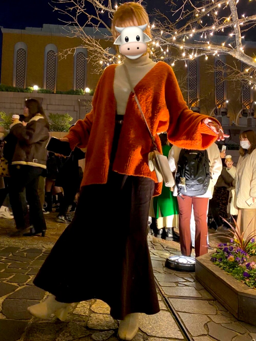 「冬コーデ、クリスマスに着たい服、クリスマス、デートスタイル（WOMEN）、ハイネック、マーメイドスカート、カーディガン、白ブーツ、低身長、150cm、骨格ウェーブ、ootd、お洒落さんとつながりたい」｜「VANNIE Uのルーズオーバーニットカーディガン（カーディガン/ボレロ、ブラウン系）」を使った、MICHIEさん（レディース・150cm）の冬コーディネートの2枚目の写真