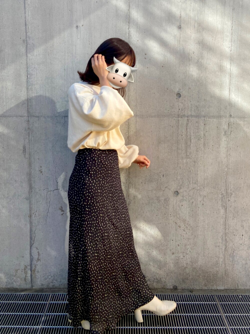 「秋のコーデ、デートコーデ、低身長、150cm、ボトルネック、ひょう柄、フレアスカート、ホワイトブーツ、ストレッチブーツ、骨格ウェーブ、キレイめ、スカート、ロングスカート、お洒落さんとつながりたい」｜「LOWRYS FARMのウスモチクルーパフプルオーバー　870703（ニット/セーター、ホワイト系）」を使った、MICHIEさん（レディース・150cm）の秋コーディネートの2枚目の写真