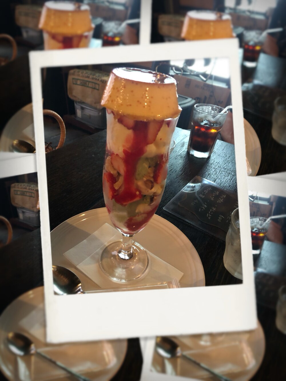 ブラック系のパンツ、ブラック系のベスト、ホワイト系のTシャツ/カットソーを着用したレディースの夏コーディネートの2枚目の写真