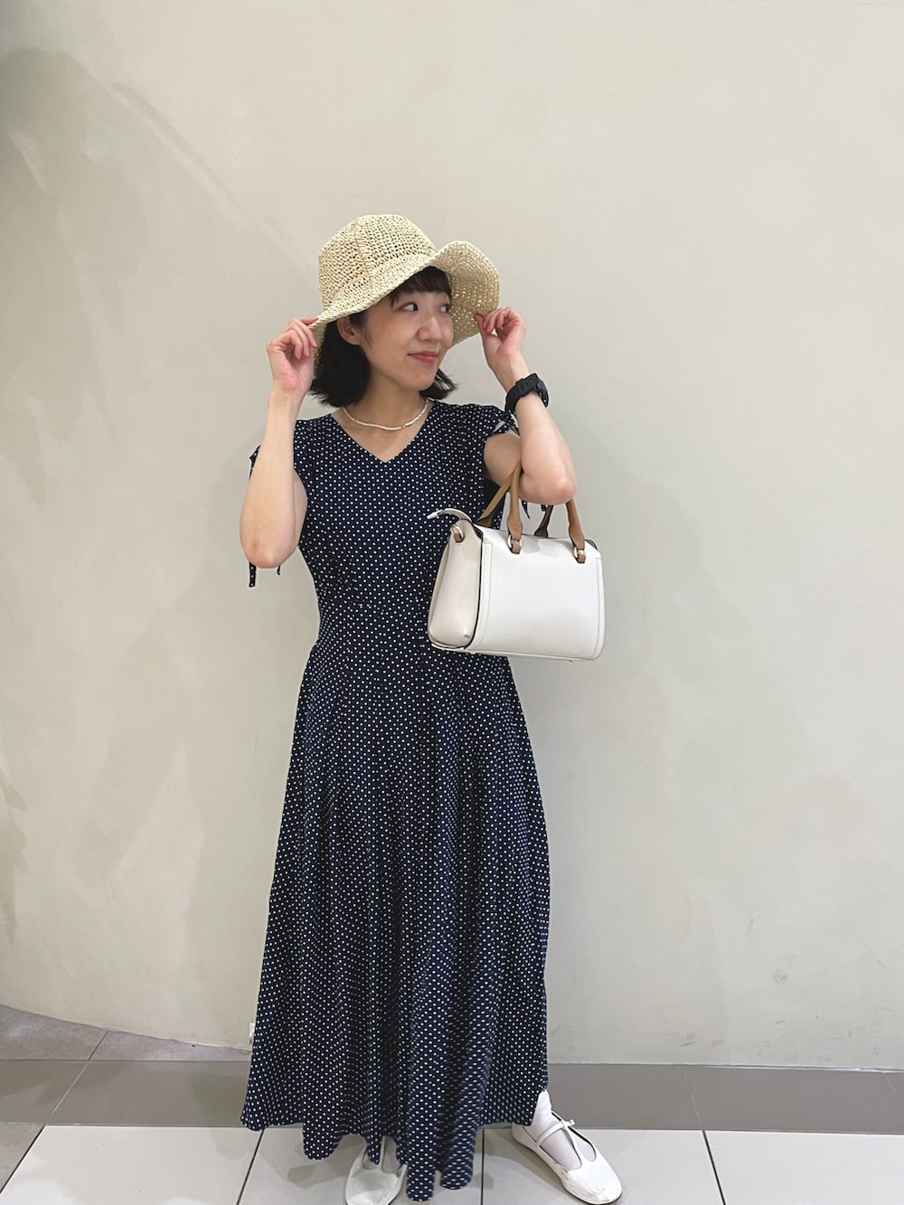 その他のワンピースを着用したレディースの春コーディネートの2枚目の写真