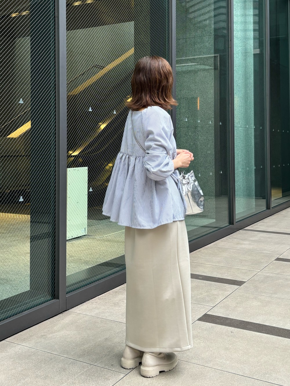 あゆこさんの「ギャザーペプラムブラウス（natural couture）」を使ったコーディネートの2枚目の写真