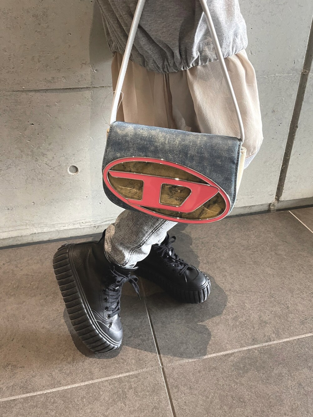 「DIESEL、ディーゼル、デニム、シンプル、1DR、ワンダー、6月」｜「DIESELのアイテム（キャップ、ブラック系）」を使った、DIESEL_yuki.uさん（レディース・156cm）の夏コーディネートの2枚目の写真