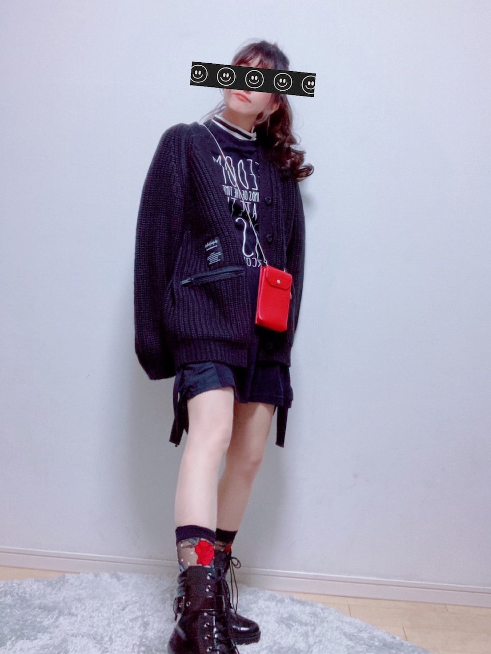 「カーディガン、undercover、ショートブーツ、モノトーン、ポニーテール、アンダーカバー、Tシャツワンピ、ミニワンピ、シースルーソックス、GUコーデ、リネアストリア、guundercover、赤黒コラボ、gu×undercover」｜「GUのアイテム（トップス、その他）」を使った、Yukko.☃︎さん（レディース・160cm）の秋コーディネートの3枚目の写真