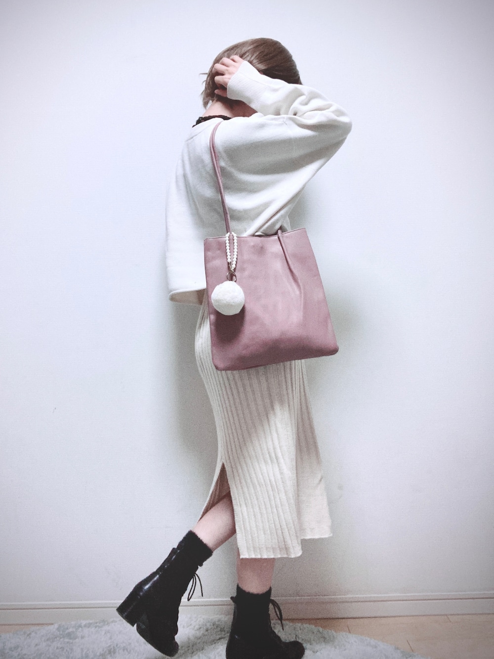 「ニットスカート、ロゴニット、ホワイトコーデ、ホワイトニット、GRL、ニットブーツ」｜「GUのアイテム（トップス、その他）」を使った、Yukko.☃︎さん（レディース・160cm）の秋コーディネートの2枚目の写真