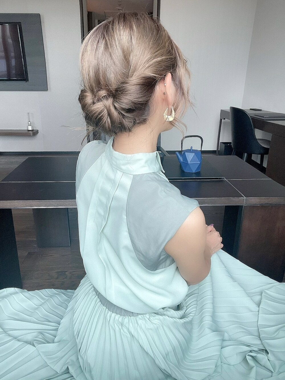 「秋コーデ、大人カジュアル、大人かわいい、ラクチンコーデ、セットアップ、rienda、rienda コーデ、秋服、キレイめコーデ、休日スタイル、シンプルコーデ、大人女子、大人ファッション、シャツスタイル」｜「riendaのプリーツコンビフレアスカート（スカート、グリーン系）」を使った、みすさち【見須幸代】さん（レディース・160cm）の秋コーディネートの4枚目の写真